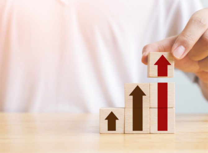 Membangun sumber daya manusia