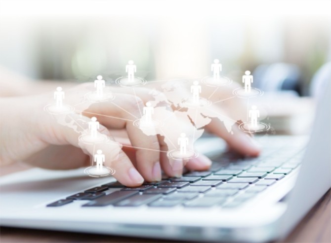 Menjadi perusahaan yang terdepan dalam penerapan teknologi informasi